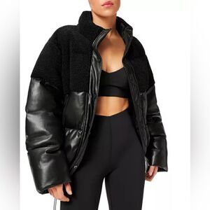 Good American Sherpa Mix Cocoon Puffer
Jacket Black size 3 / Large
NWT